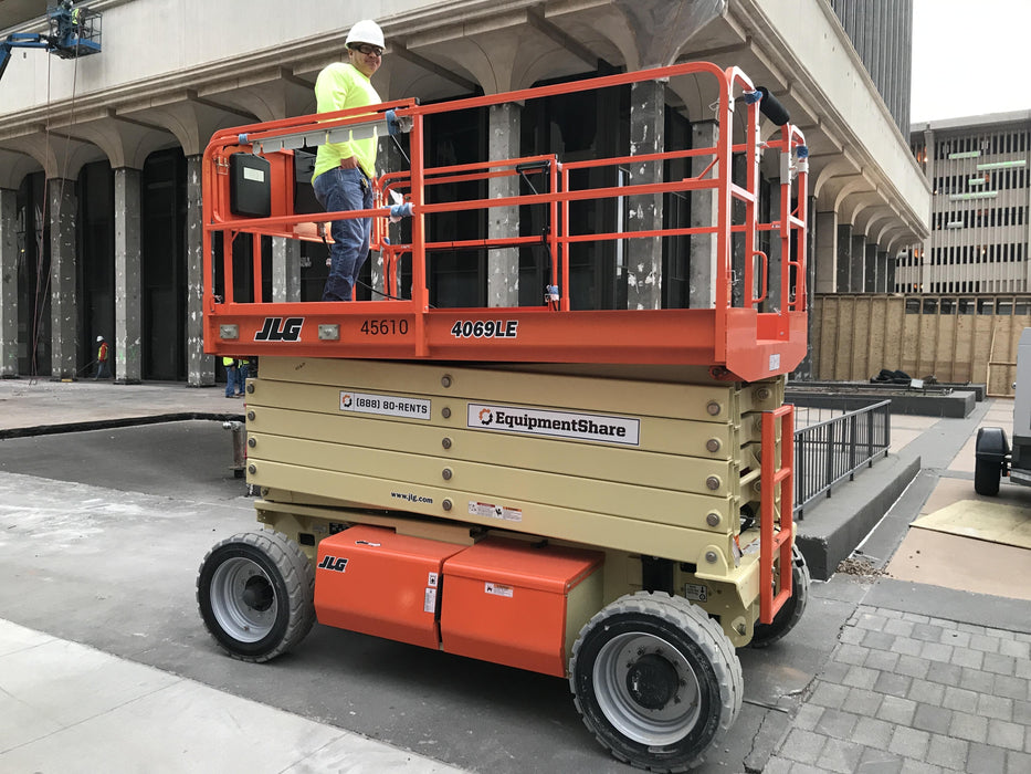 2019 JLG 4069LE