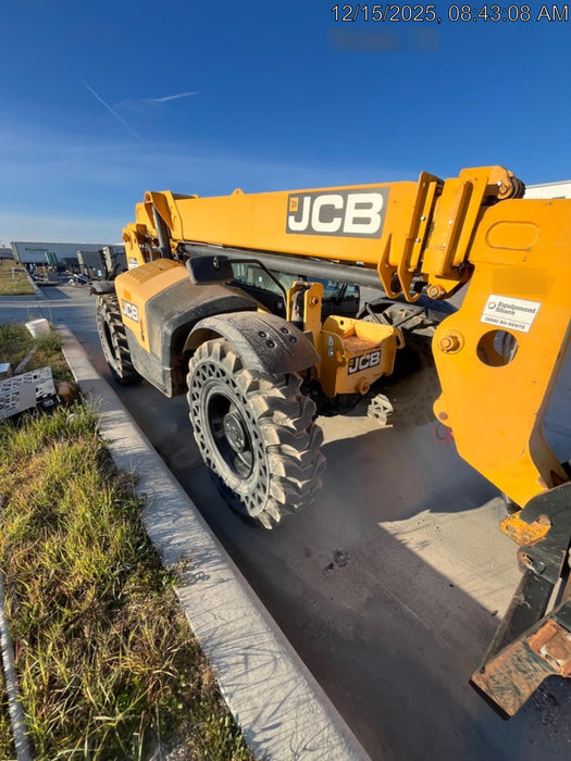 2019 JCB 509-42 74 HP w/CAB/HVAC, Beacon, Aux Hydraulics, Worklights, Solid Tires