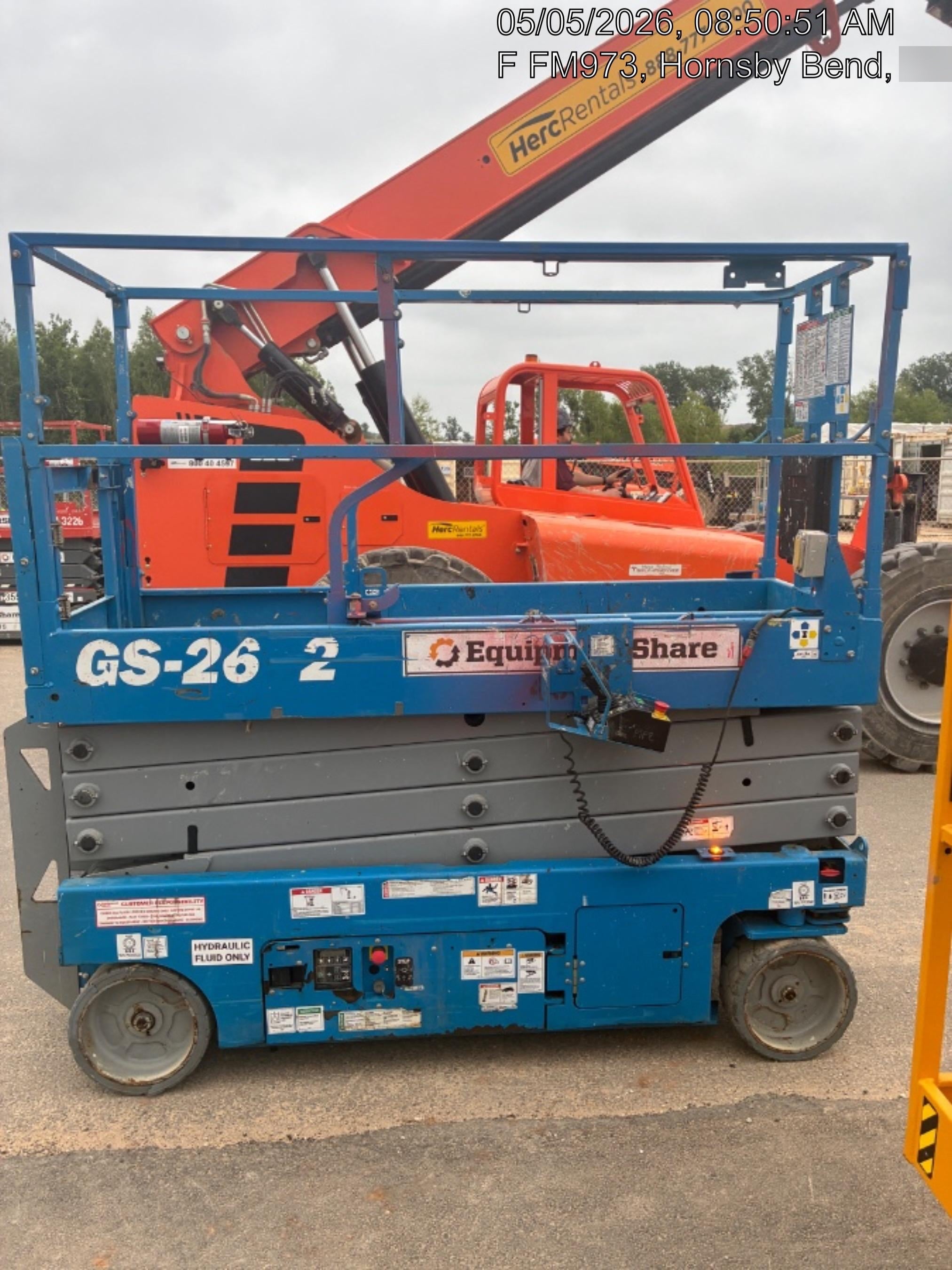 2019 Genie GS-2632 Folding rails with half height swing gate