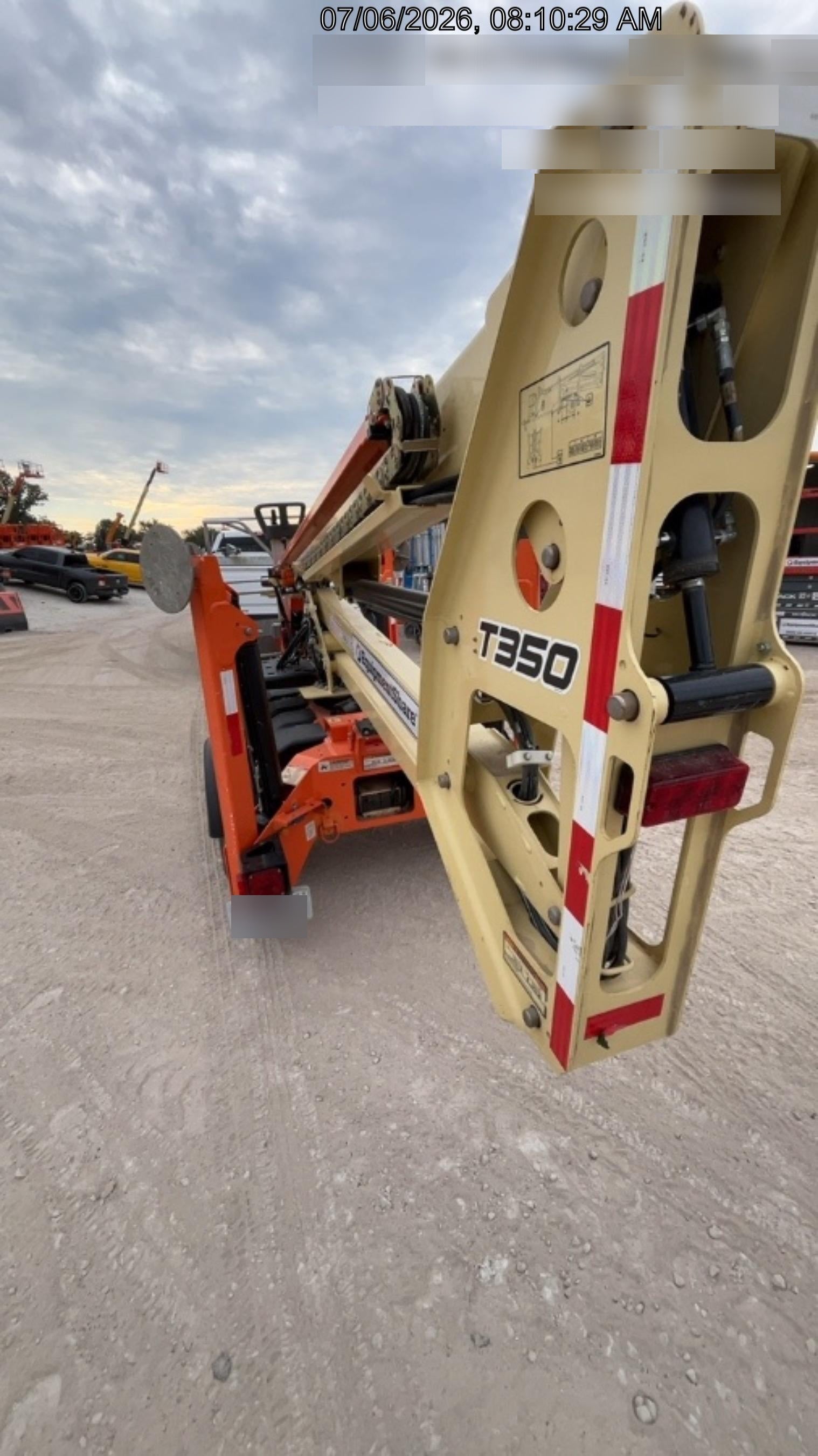 2022 JLG T350