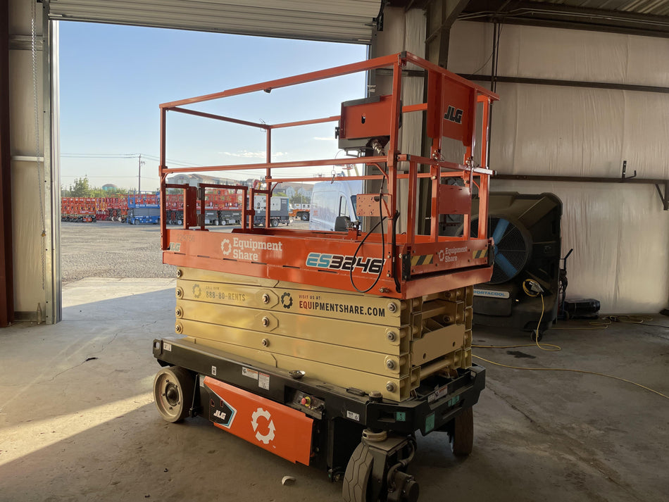 2022 JLG ES3246