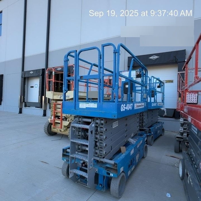 2019 Genie GS-4047 Folding rails with half height swing gate