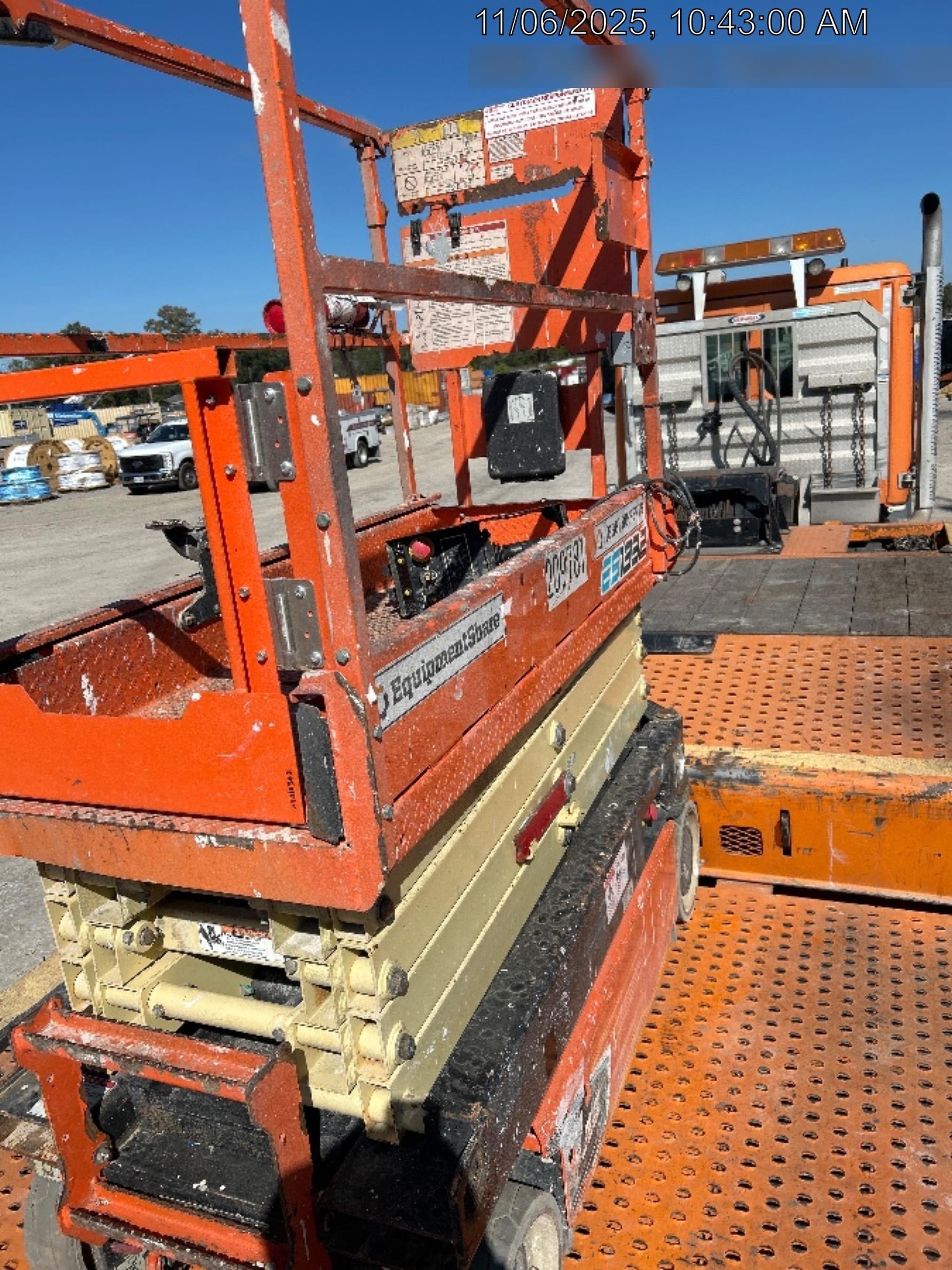 2022 JLG ES1932