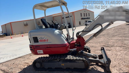 2022 TAKEUCHI TB235-2R