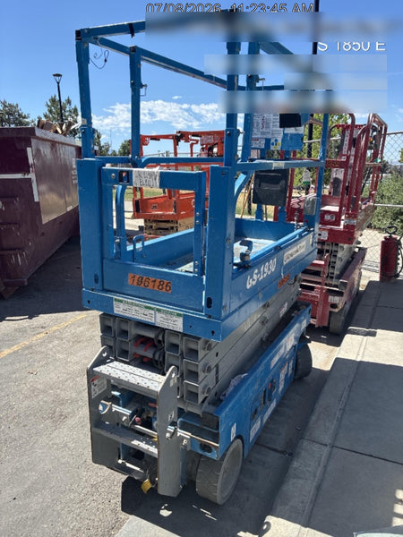 2020 Genie GS-1930 Solid Non Marking Tires, Beacon, Folding rails with half height swing gate, 800W Inverter