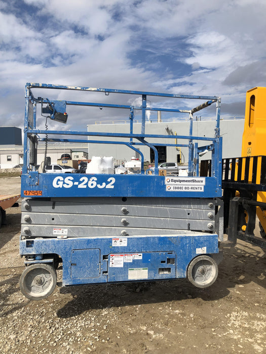 2019 Genie GS-2632 Folding rails with half height swing gate