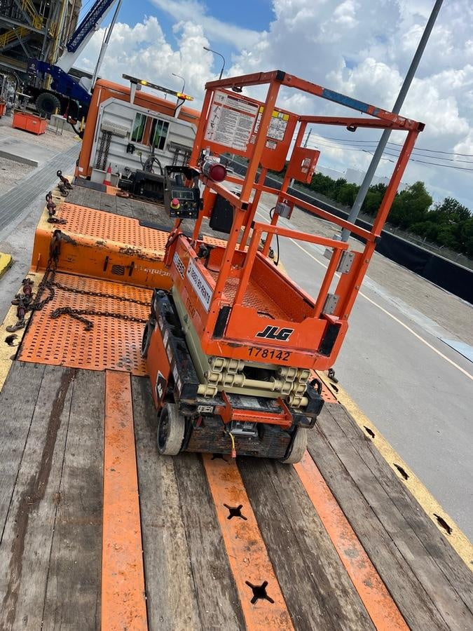 2021 JLG ES1330L