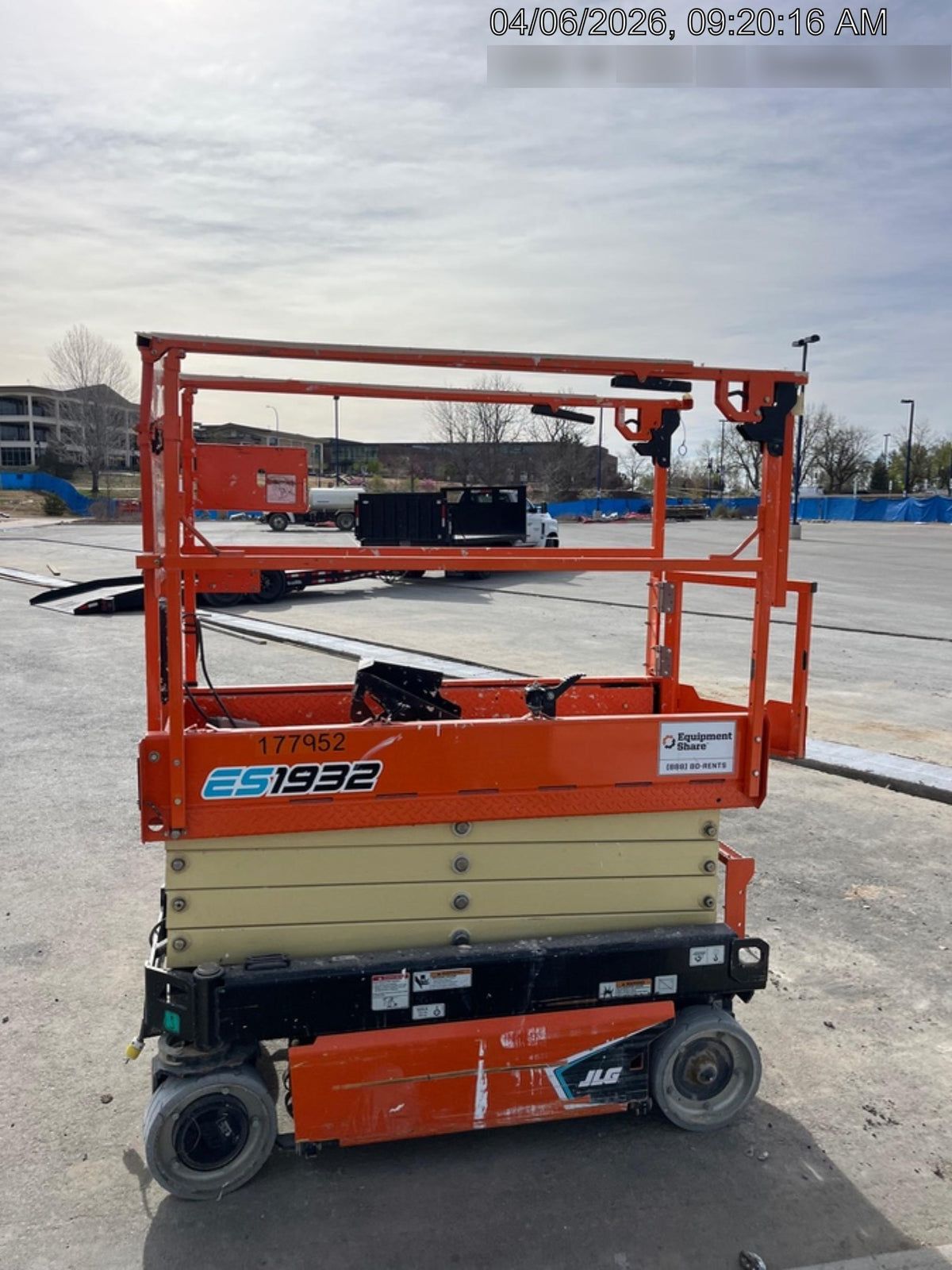 2021 JLG ES1932