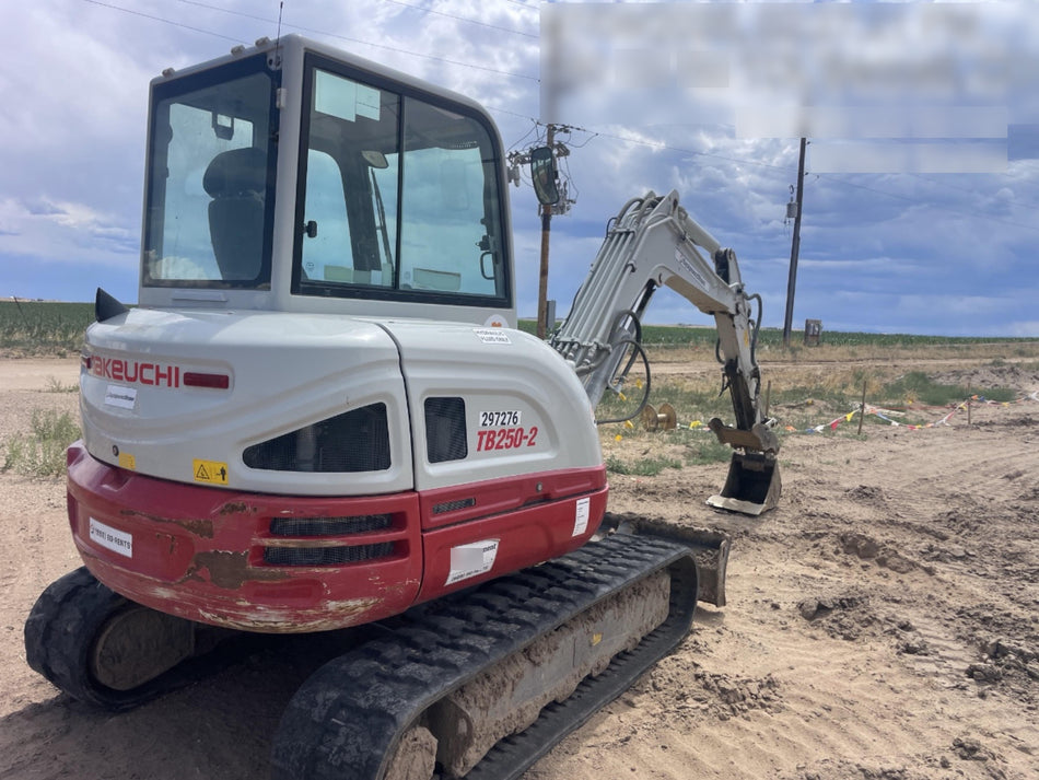 2023 TAKEUCHI TB250-2CR