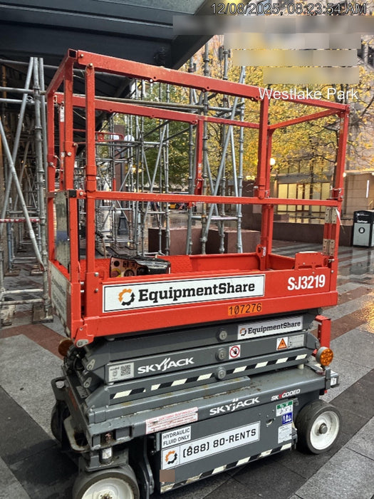 2020 Skyjack SJIII-3219 Solid NM Tires, Half height spring hinged entry gate, Dual Beacons, 800W Inverter