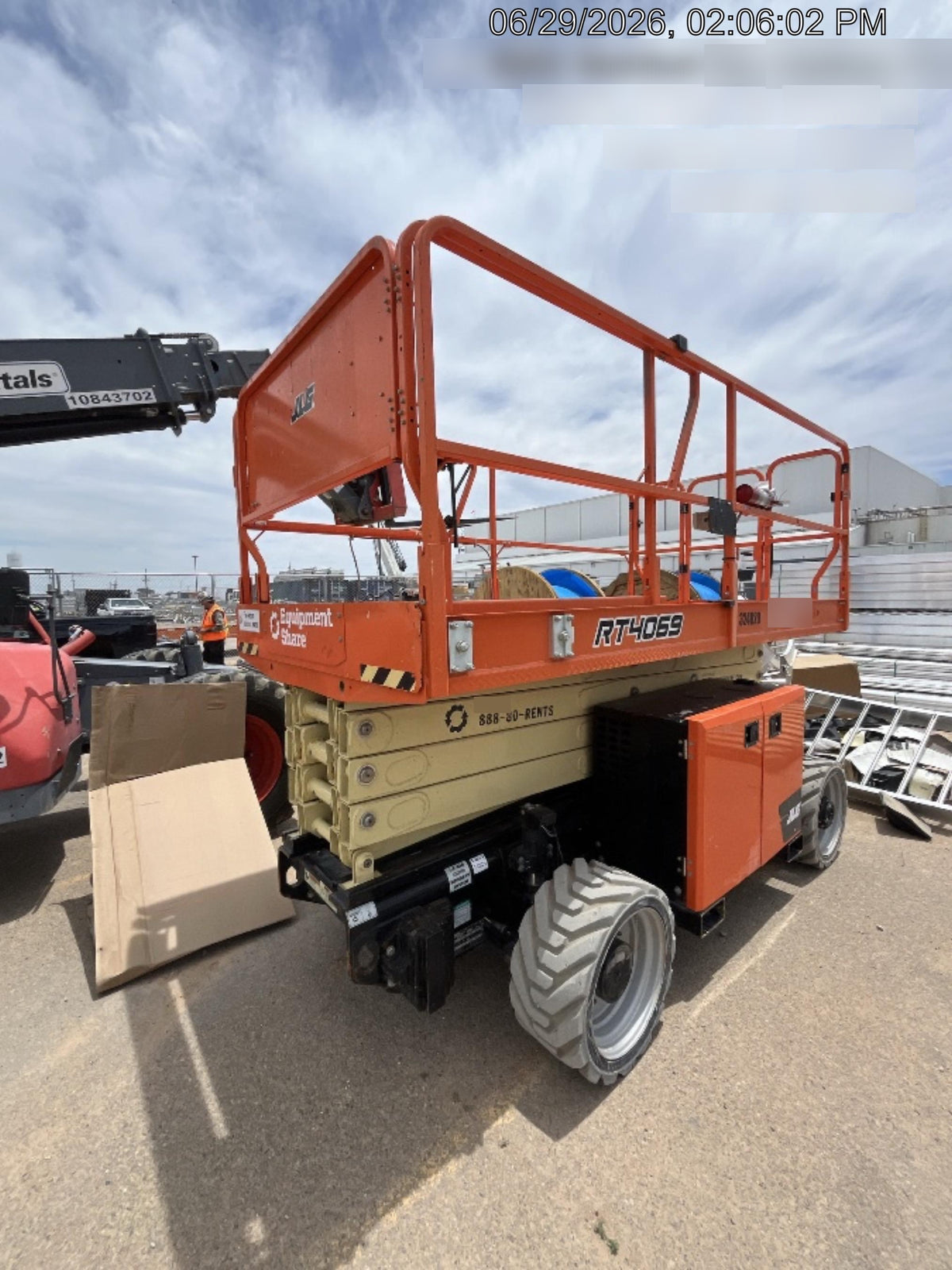 2023 JLG RT4069