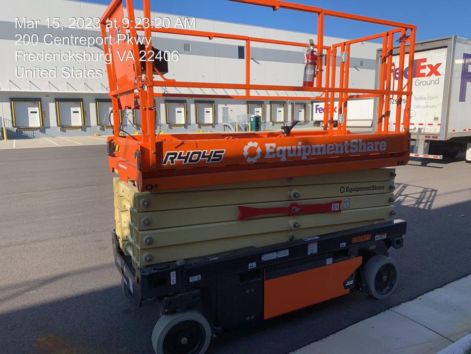2022 JLG R4045