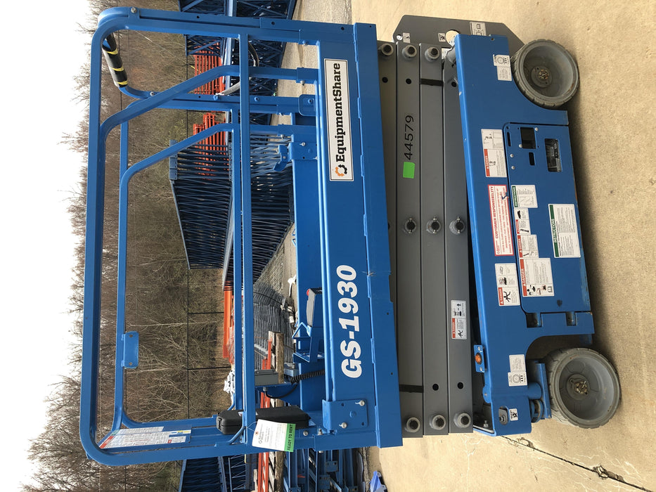 2019 Genie GS-1930 Fixed rails with chain Entry