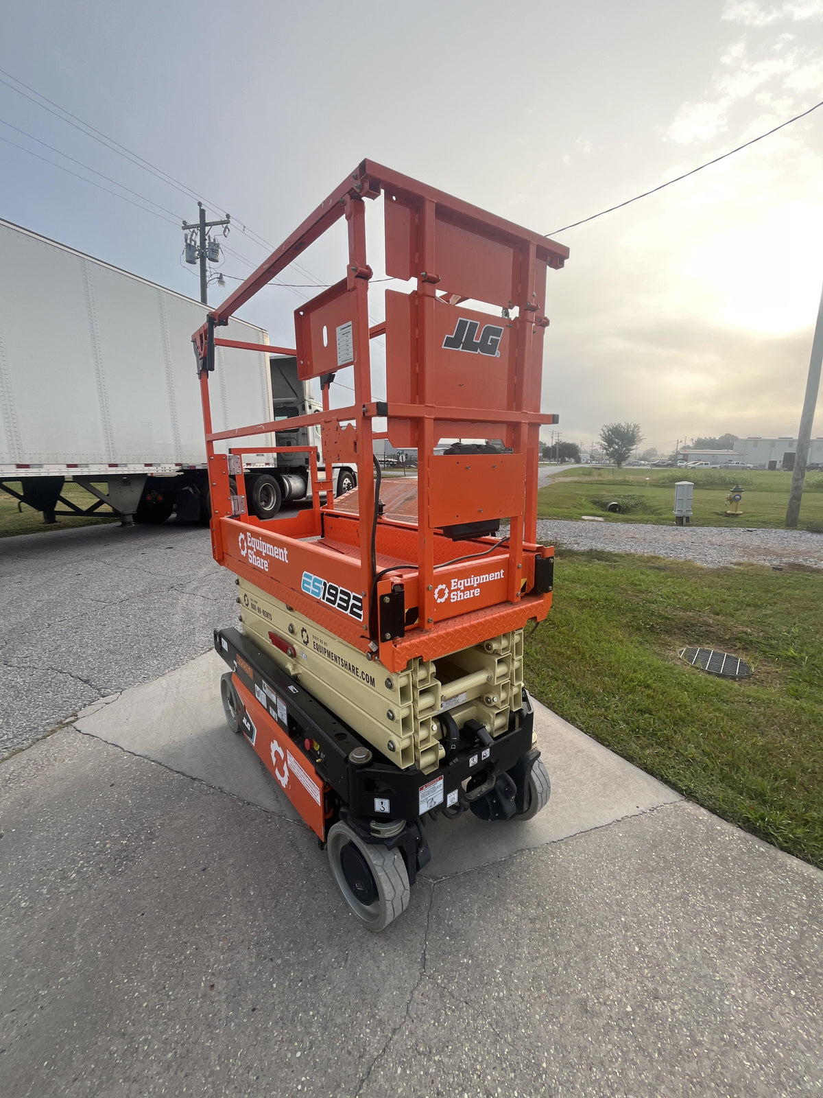2024 JLG ES1932
