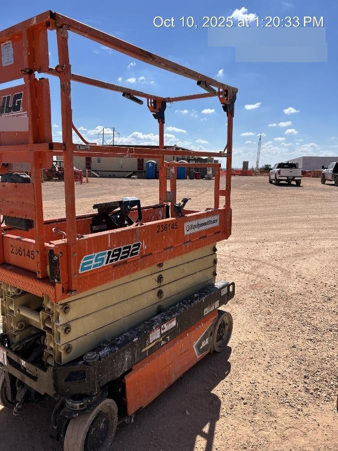 2022 JLG ES1932