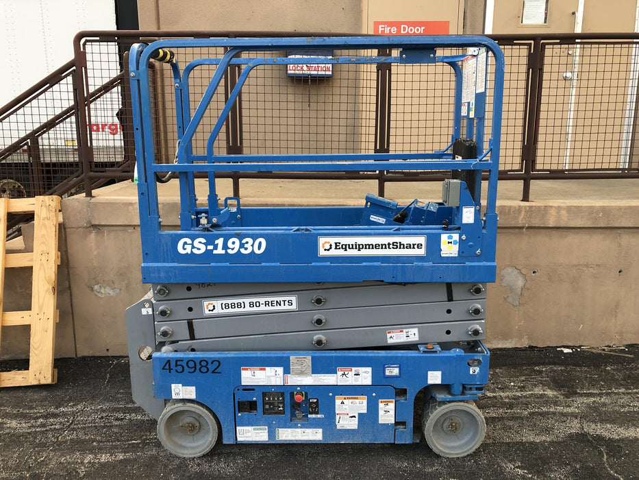 2019 Genie GS-1930 Fixed rails with chain Entry