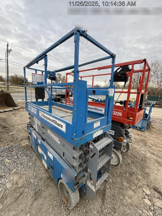 2019 Genie GS-2632 Folding rails with half height swing gate