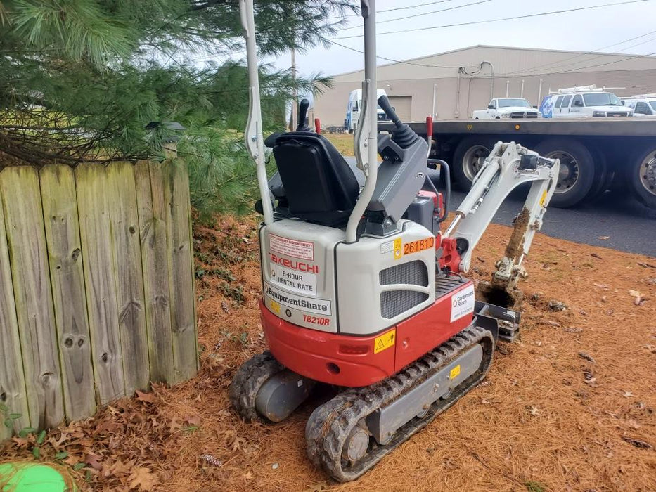2022 TAKEUCHI TB210R