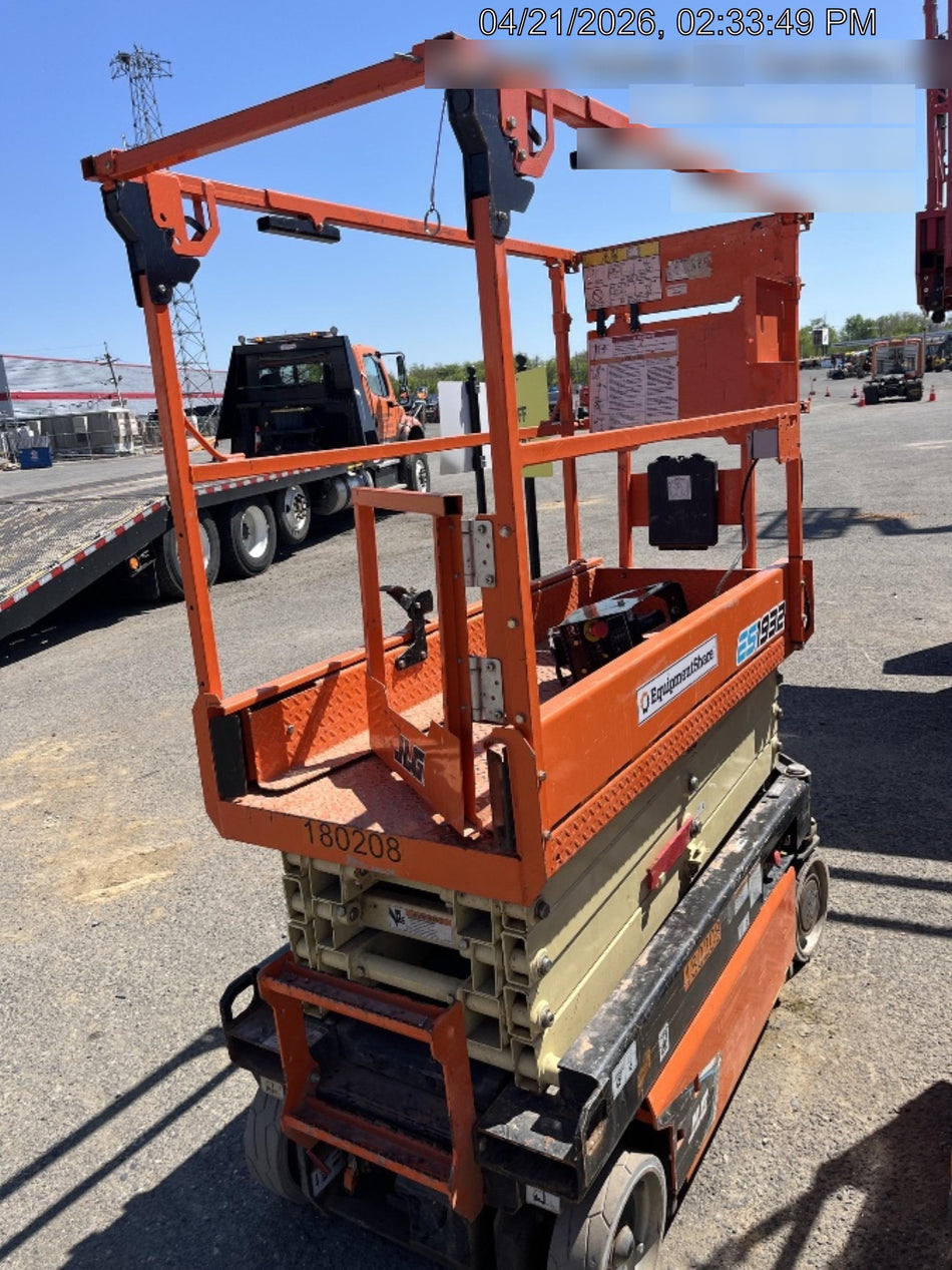 2021 JLG ES1932