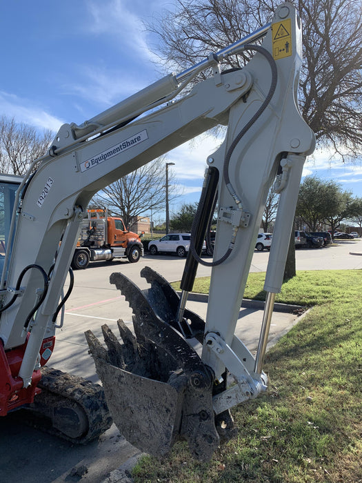 2021 TAKEUCHI TB235-2CR