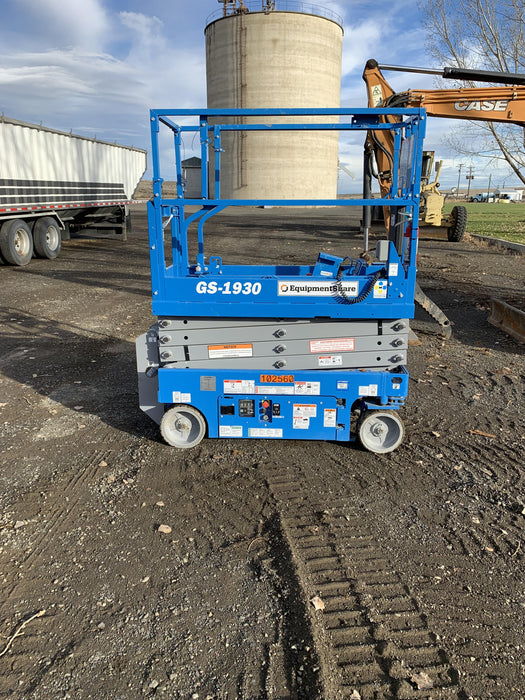 2020 Genie GS-1930 Solid Non Marking Tires, Beacon, Folding rails with half height swing gate, 800W Inverter