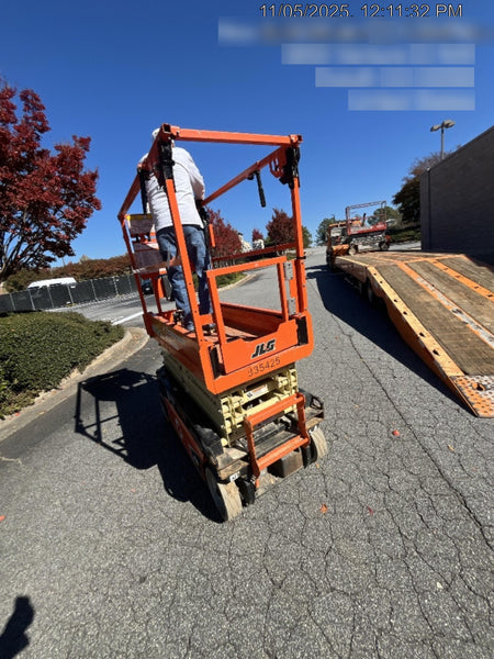 2023 JLG ES1932