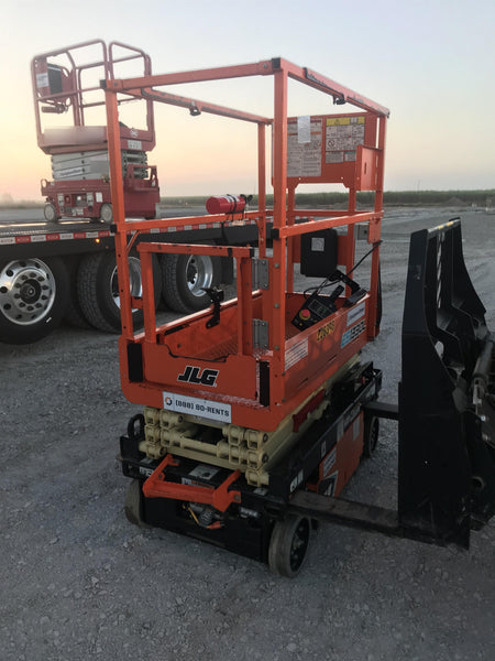 2022 JLG ES1330L