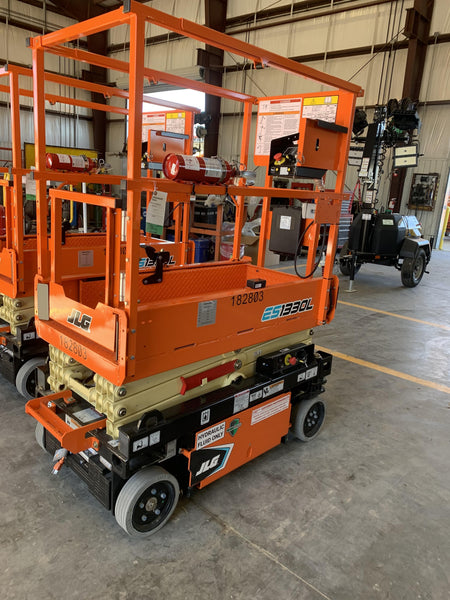 2021 JLG ES1330L