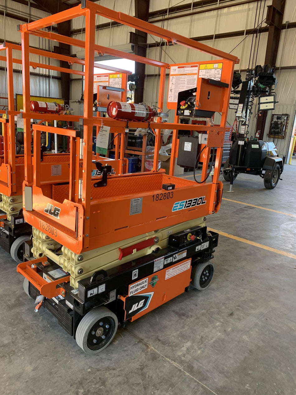 2021 JLG ES1330L