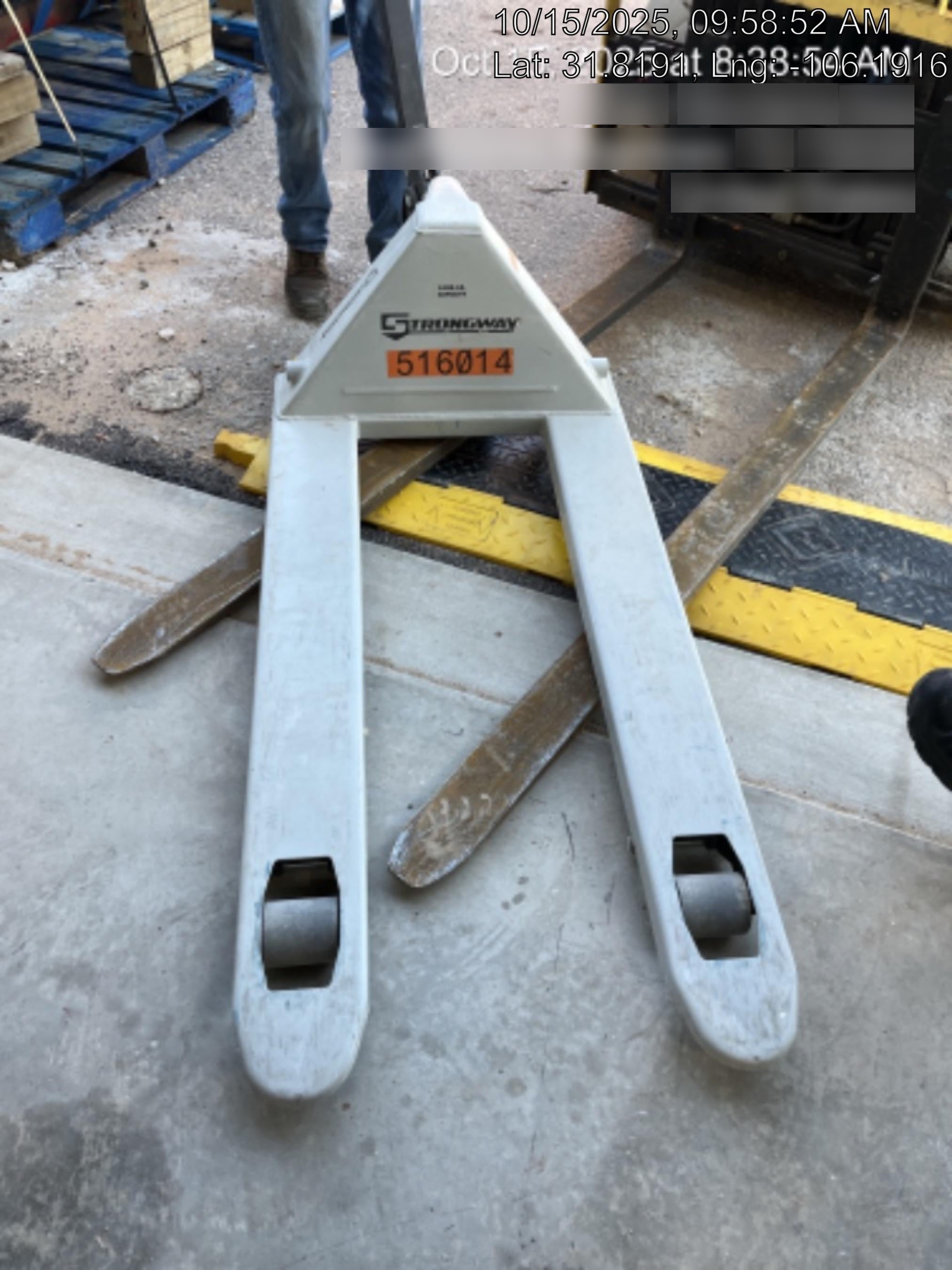 2024 STRONGWAY 4400 lb Pallet Jack