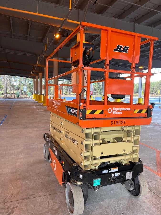 2025 JLG ES3246