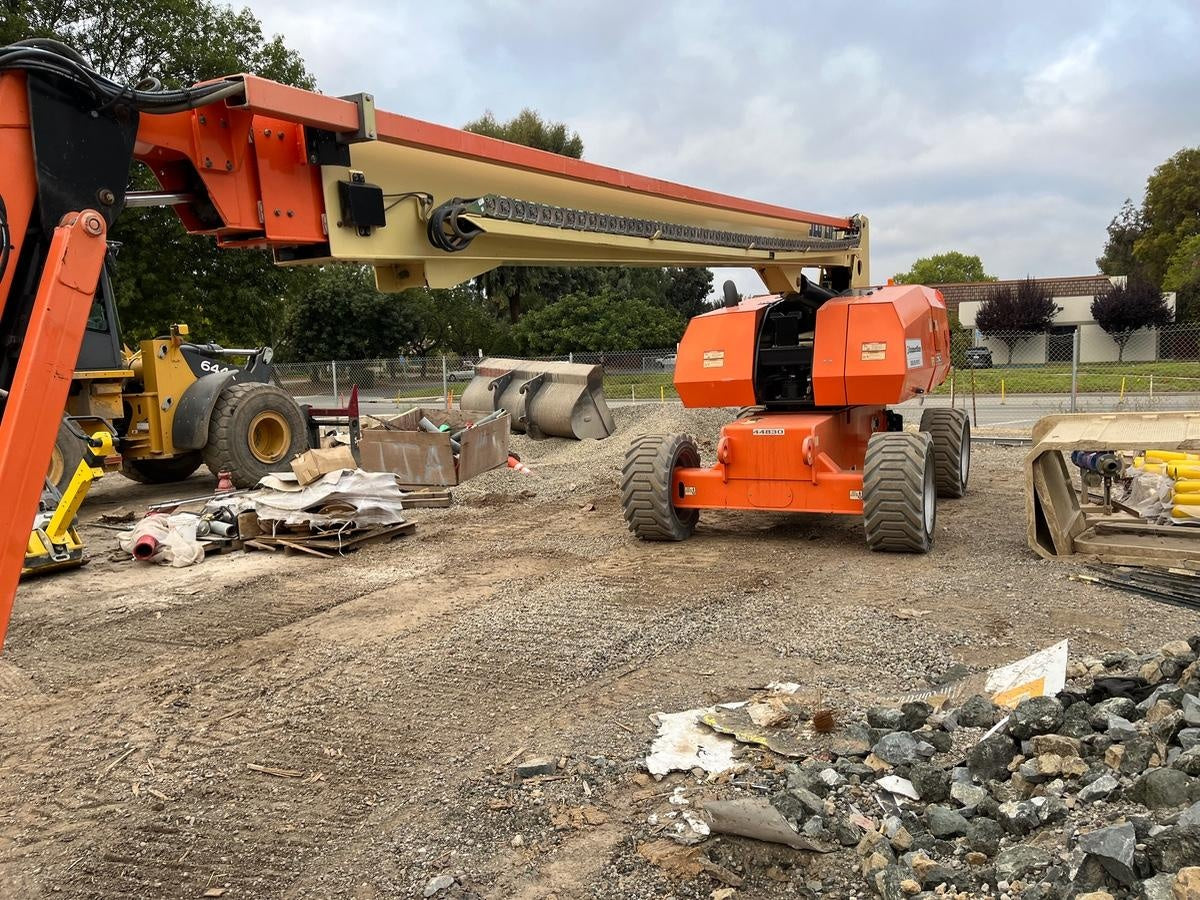 2019 JLG 860SJ