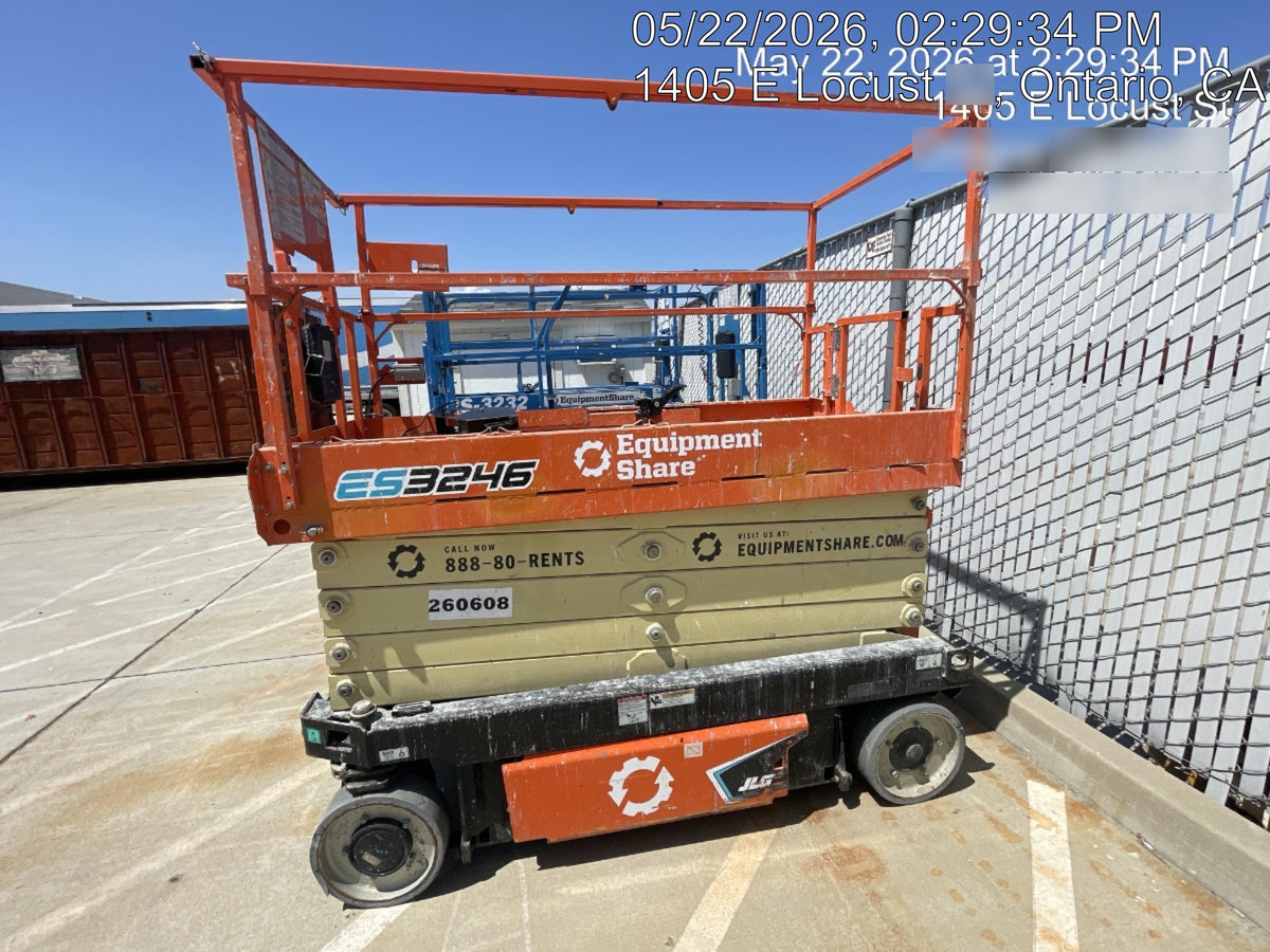2022 JLG ES3246