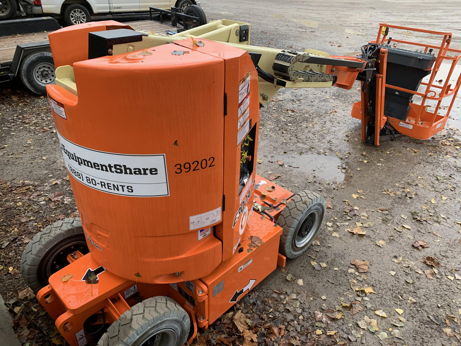 2019 JLG E300AJP