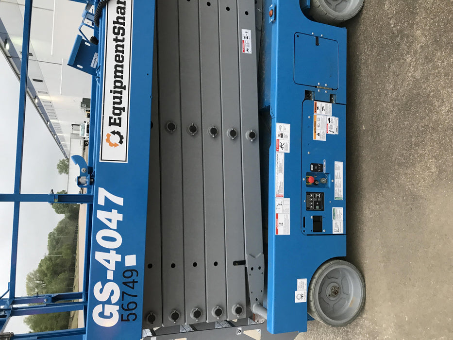 2019 Genie GS-4047 Folding rails with half height swing gate