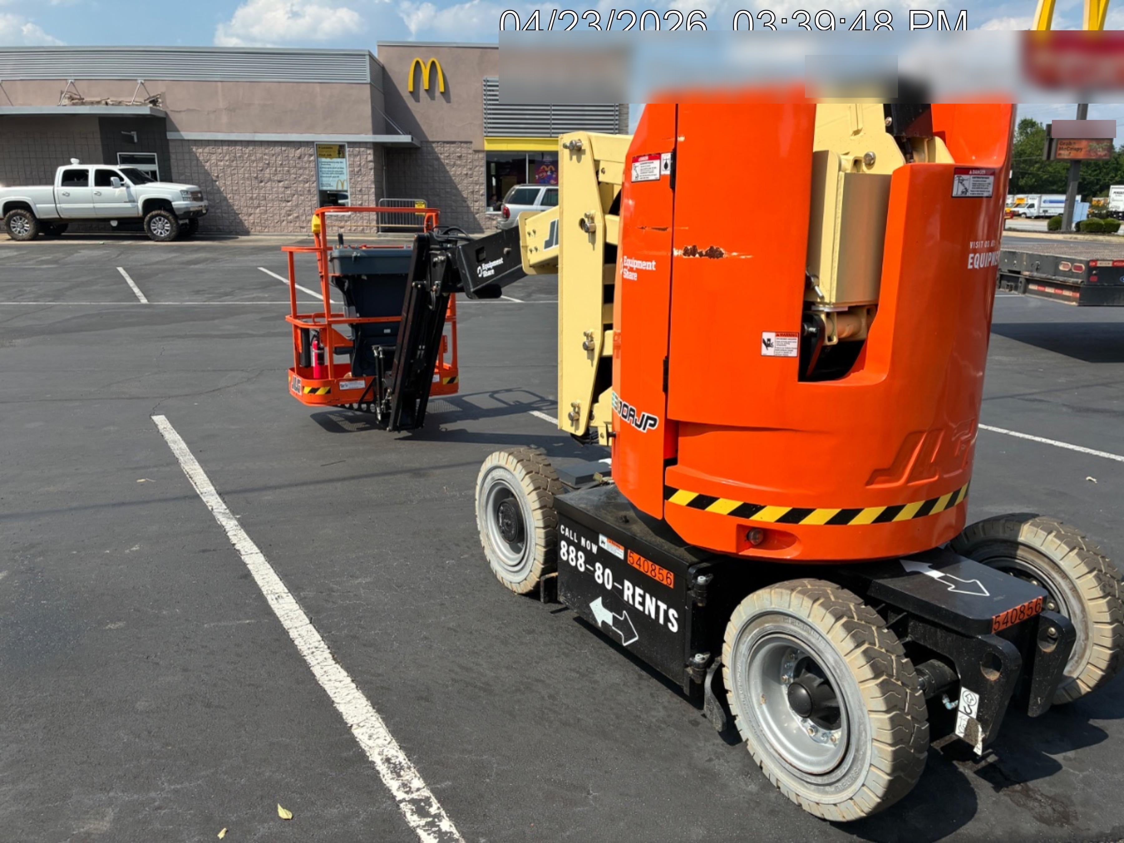 2025 JLG E300AJP