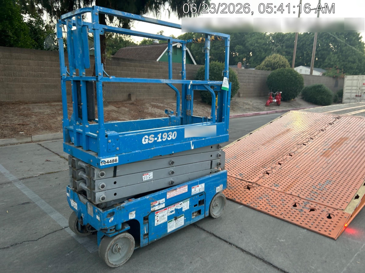 2020 Genie GS-1930 Solid Non Marking Tires, Beacon, Folding rails with half height swing gate, 800W Inverter