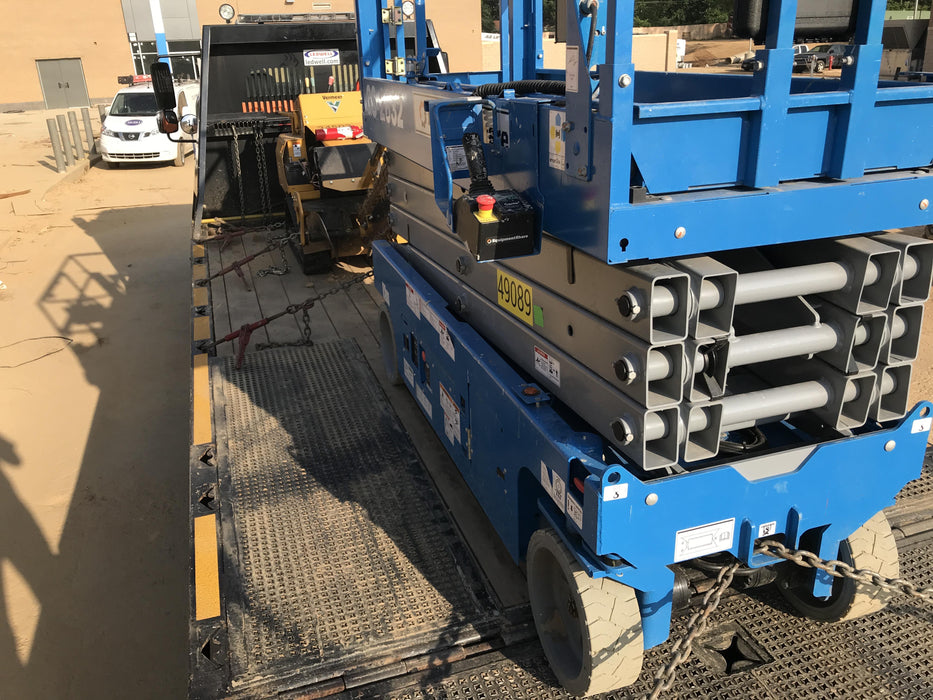 2019 Genie GS-2632 Folding rails with half height swing gate