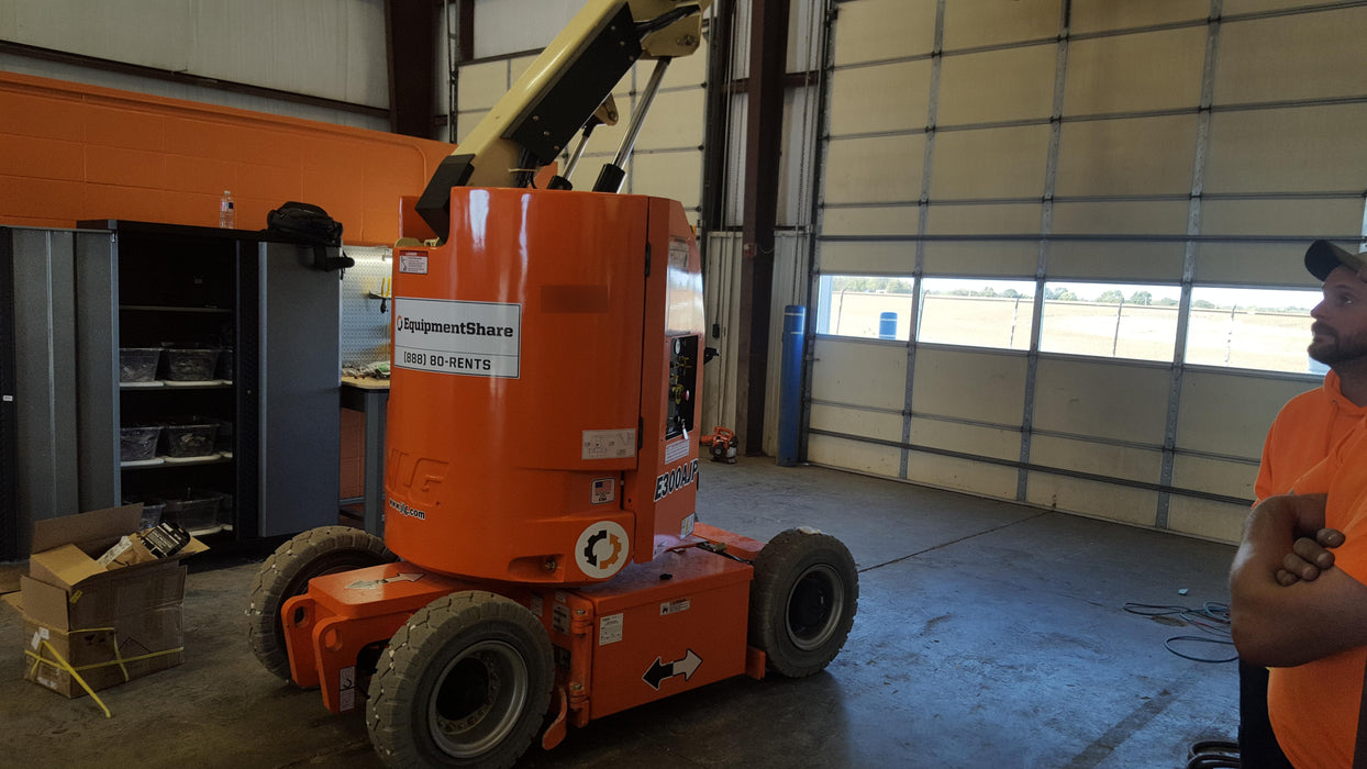 2019 JLG E300AJP