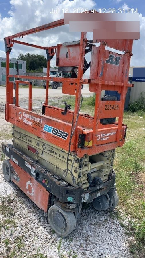 2022 JLG ES1932