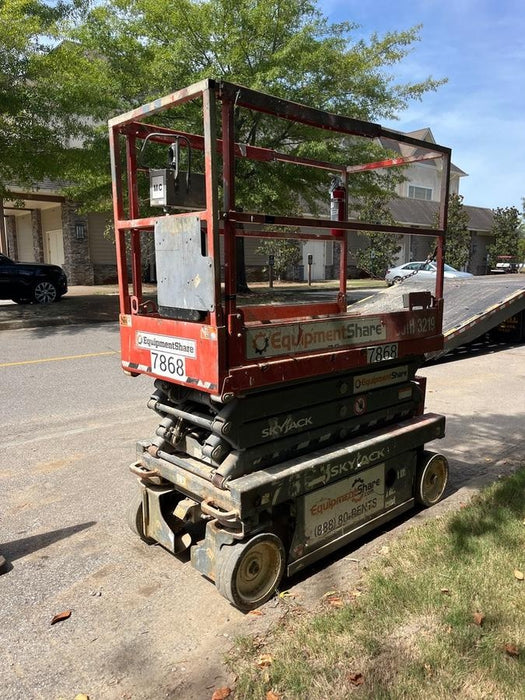 2018 Skyjack SJIII-3219 Skyjack SJIII3219 Scissor Lift w/Trojan Batteries