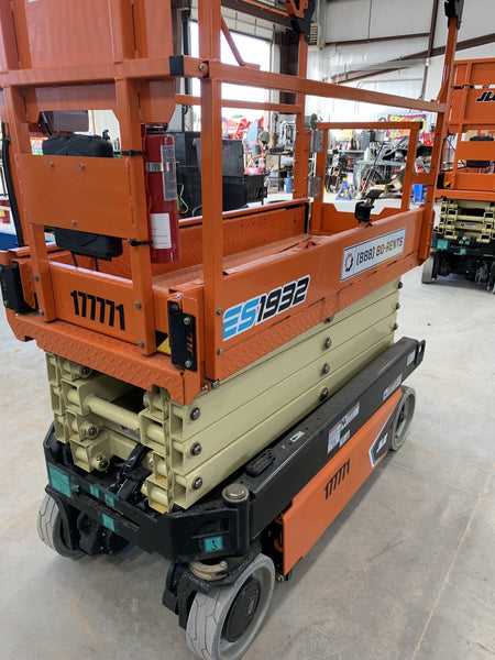 2021 JLG ES1932