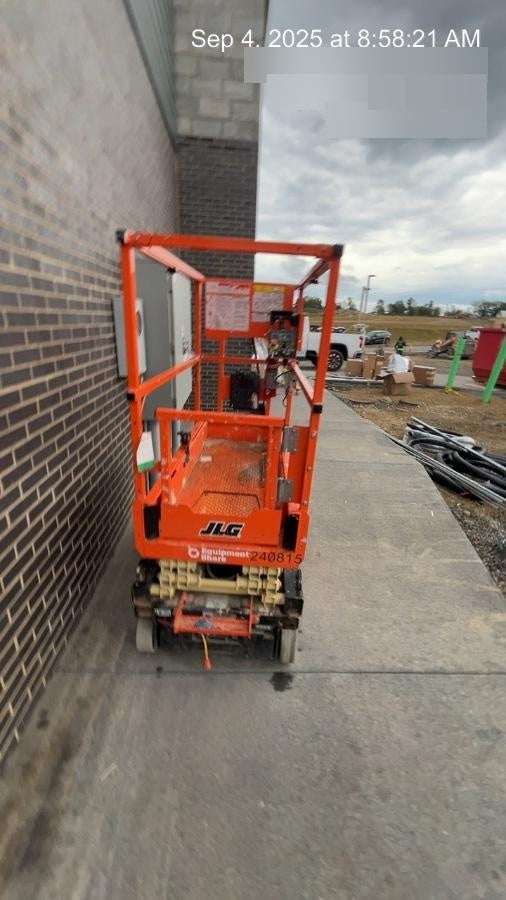 2022 JLG ES1330L