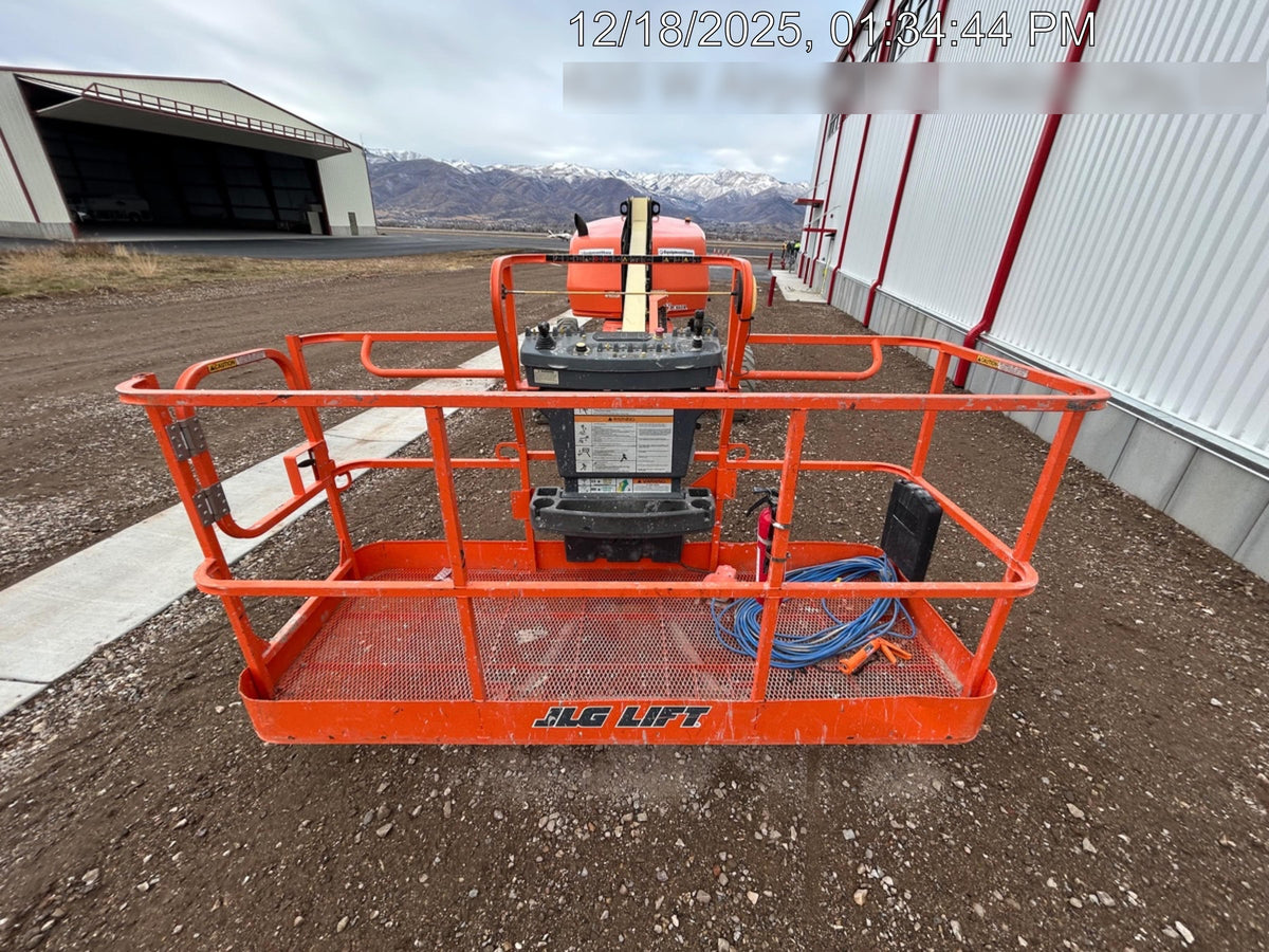 2021 JLG 400S