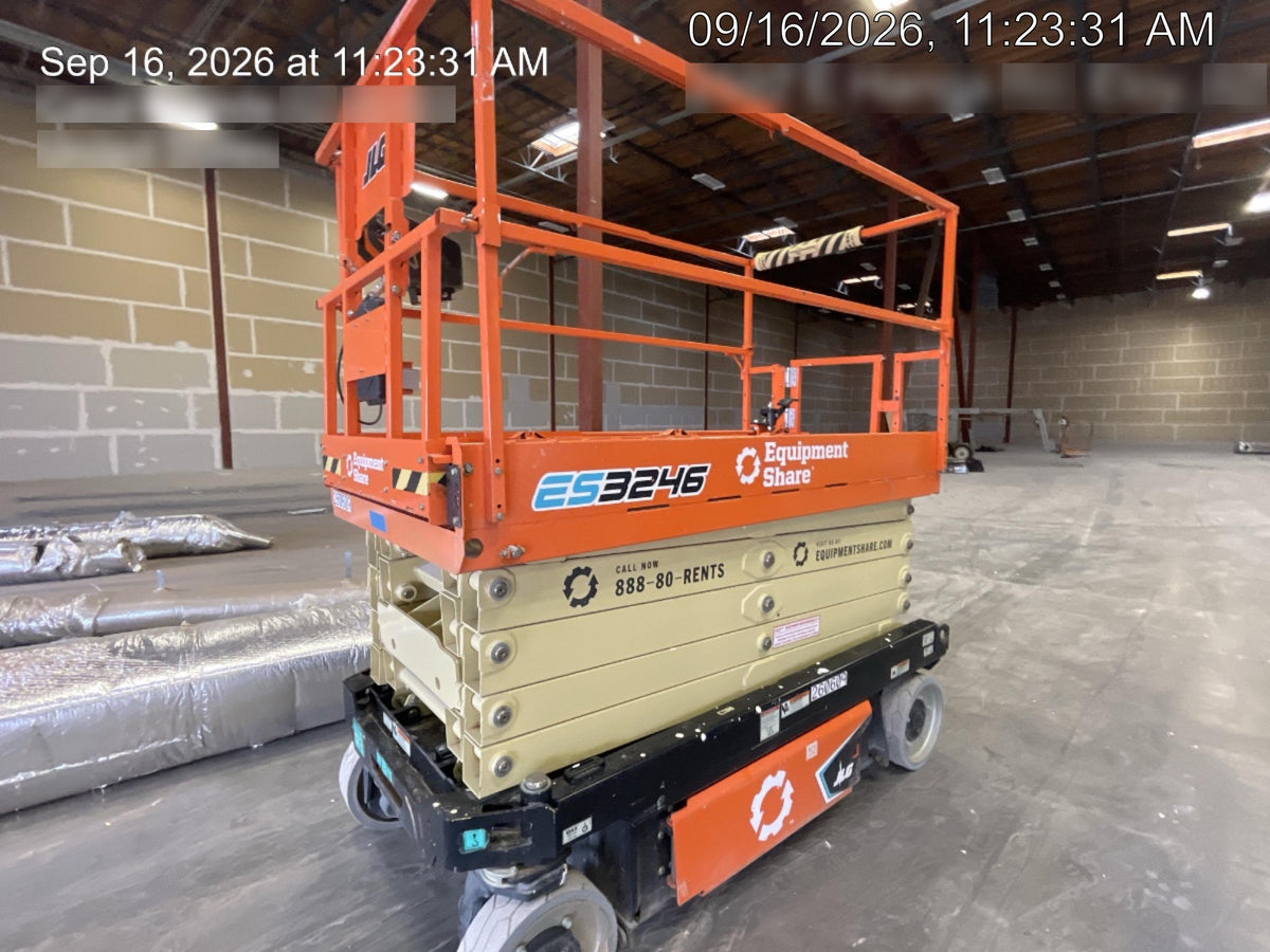 2022 JLG ES3246