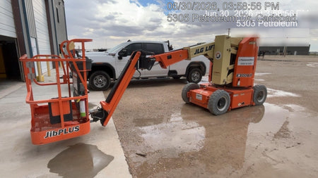2020 JLG E300AJP