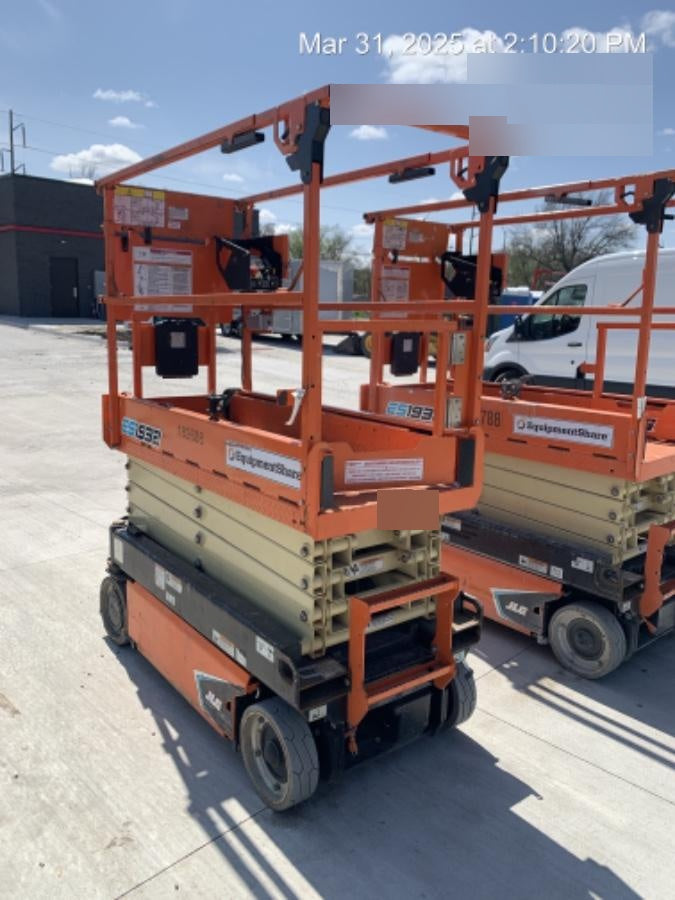 2021 JLG ES1932
