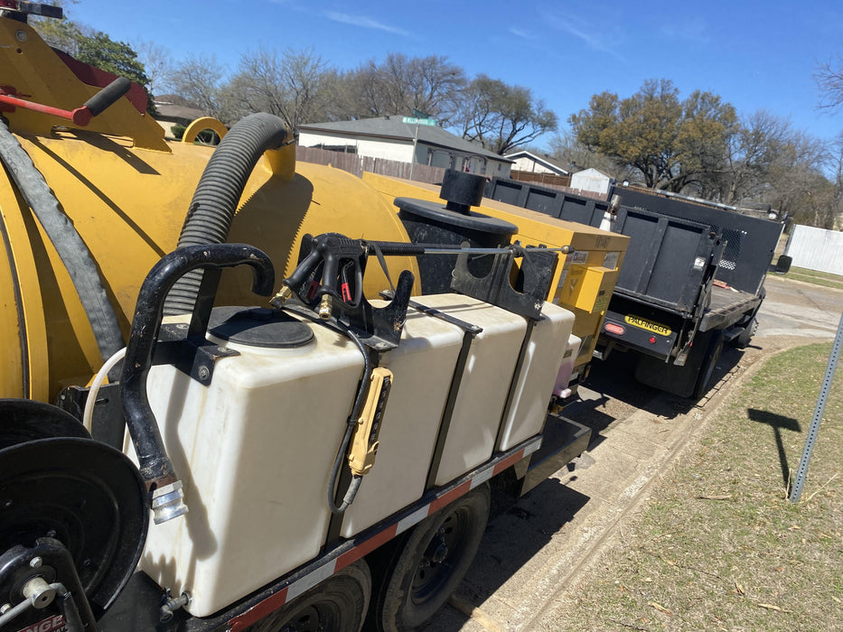 2022 Vac-Tron LP573XDT T4 Koehler Diesel Engine, 500 Gallon Debris Tank, x2 100 Gallon Water Tanks