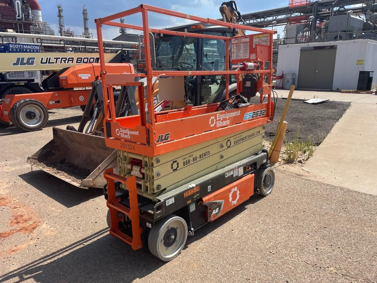 2022 JLG ES2632