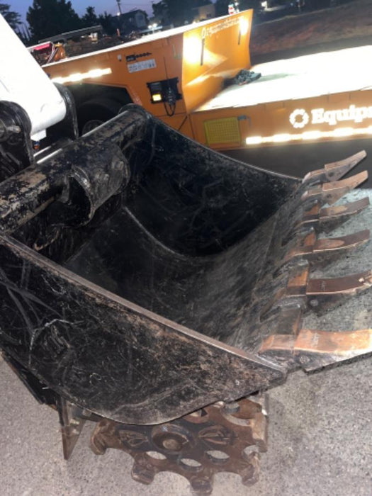 2025 TAKEUCHI 36" Bucket - Takeuchi